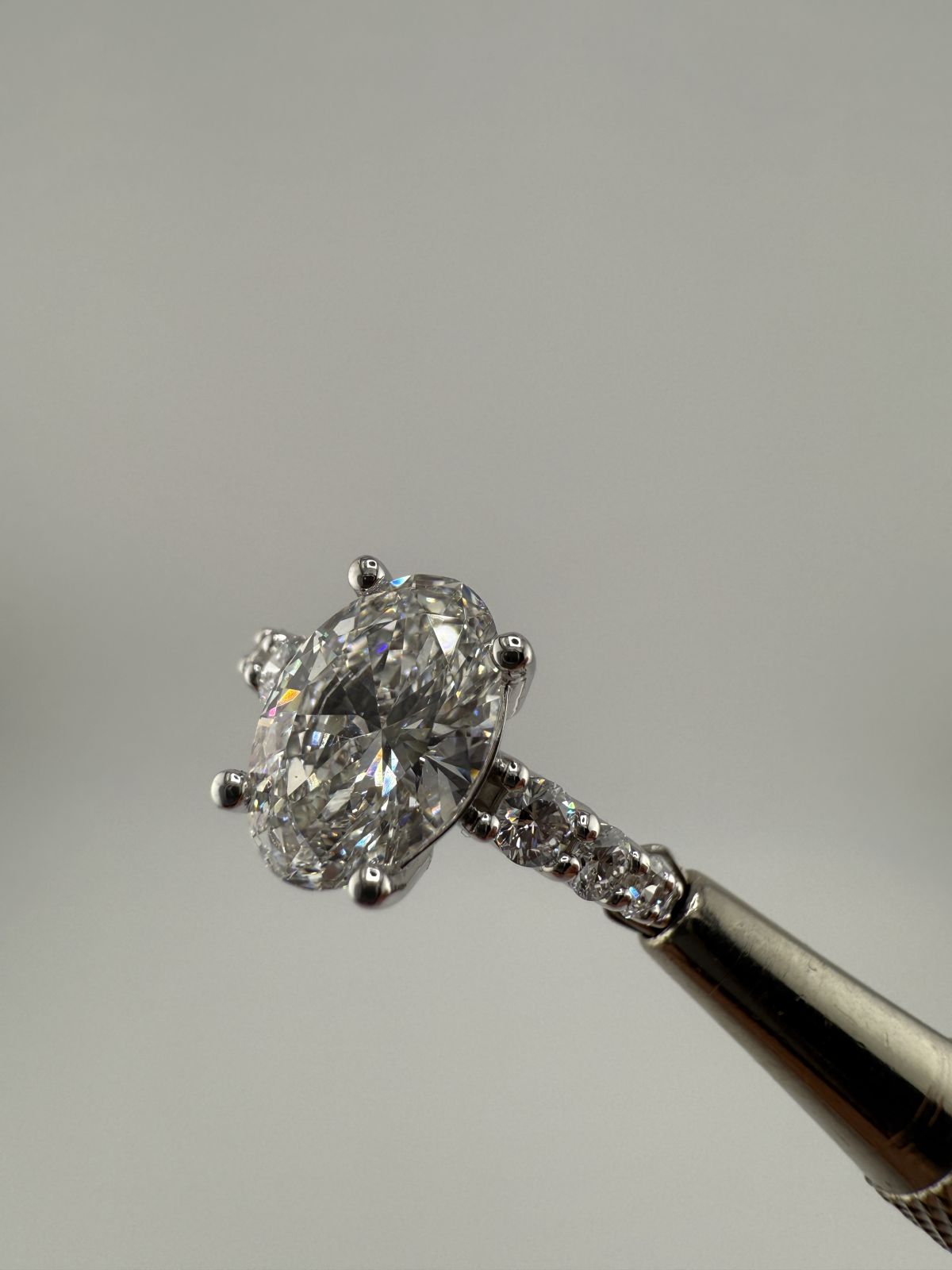 Pierścionek Grand Oval Pave