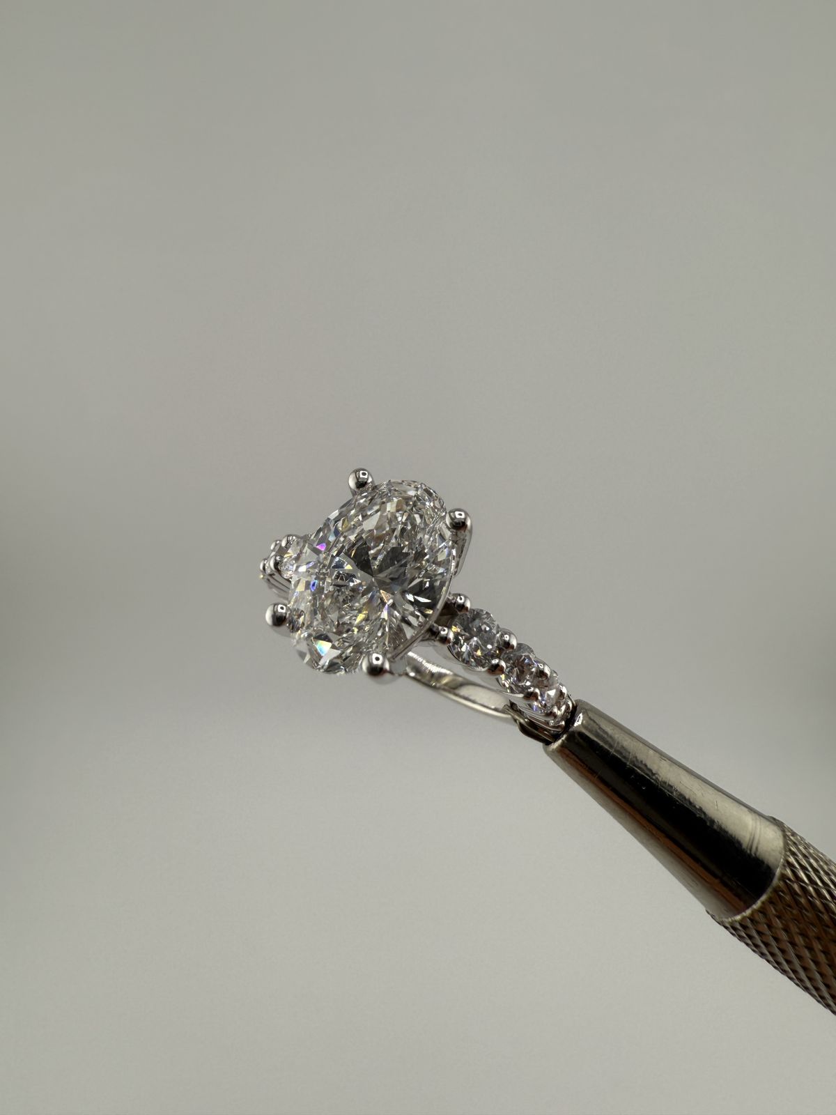 Pierścionek Grand Oval Pave