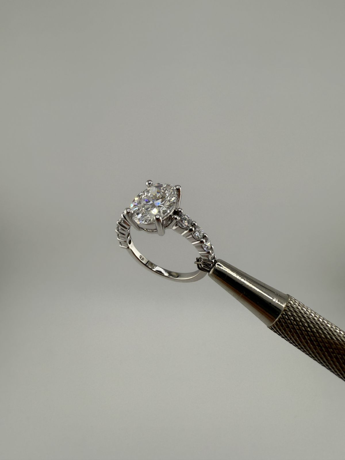 Pierścionek Grand Oval Pave