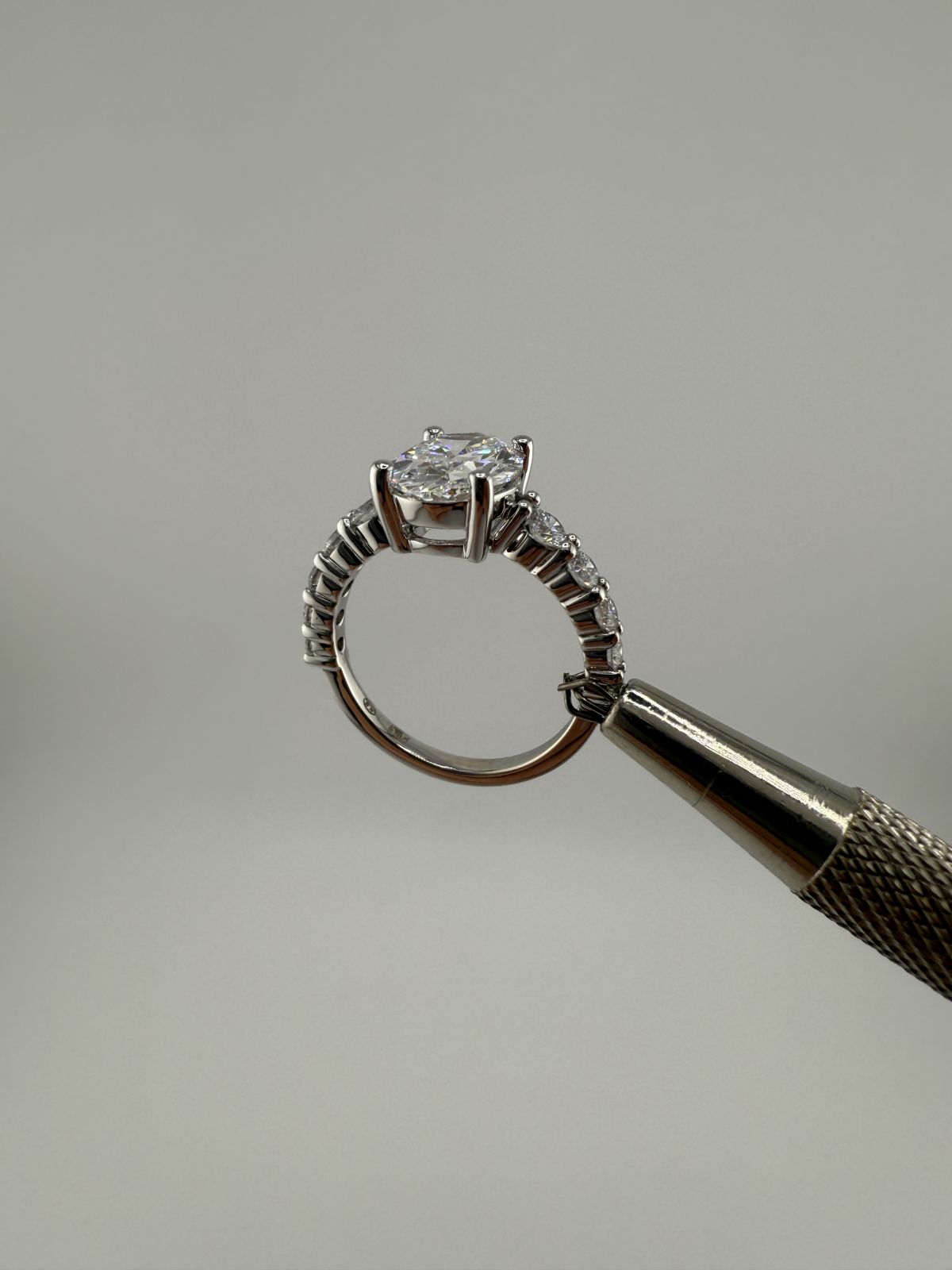 Pierścionek Grand Oval Pave