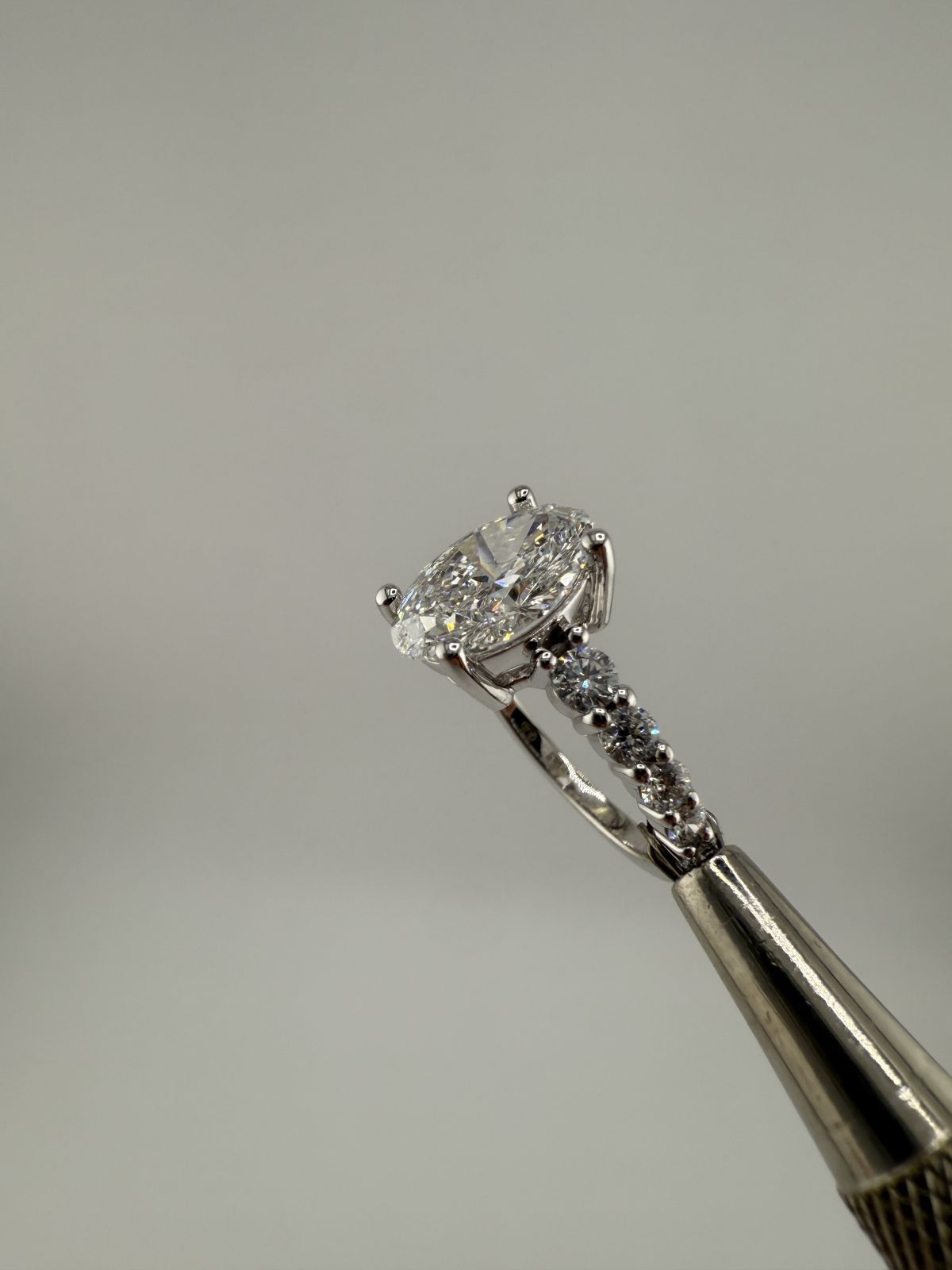 Pierścionek Grand Oval Pave