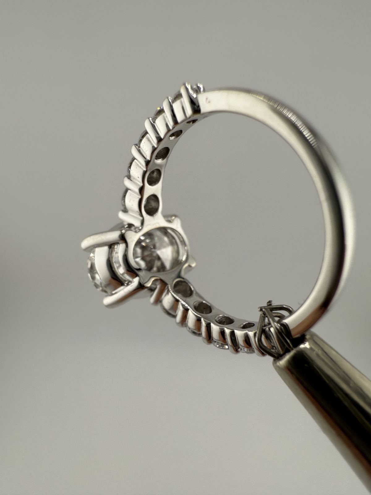 Pierścionek Grand Oval Pave