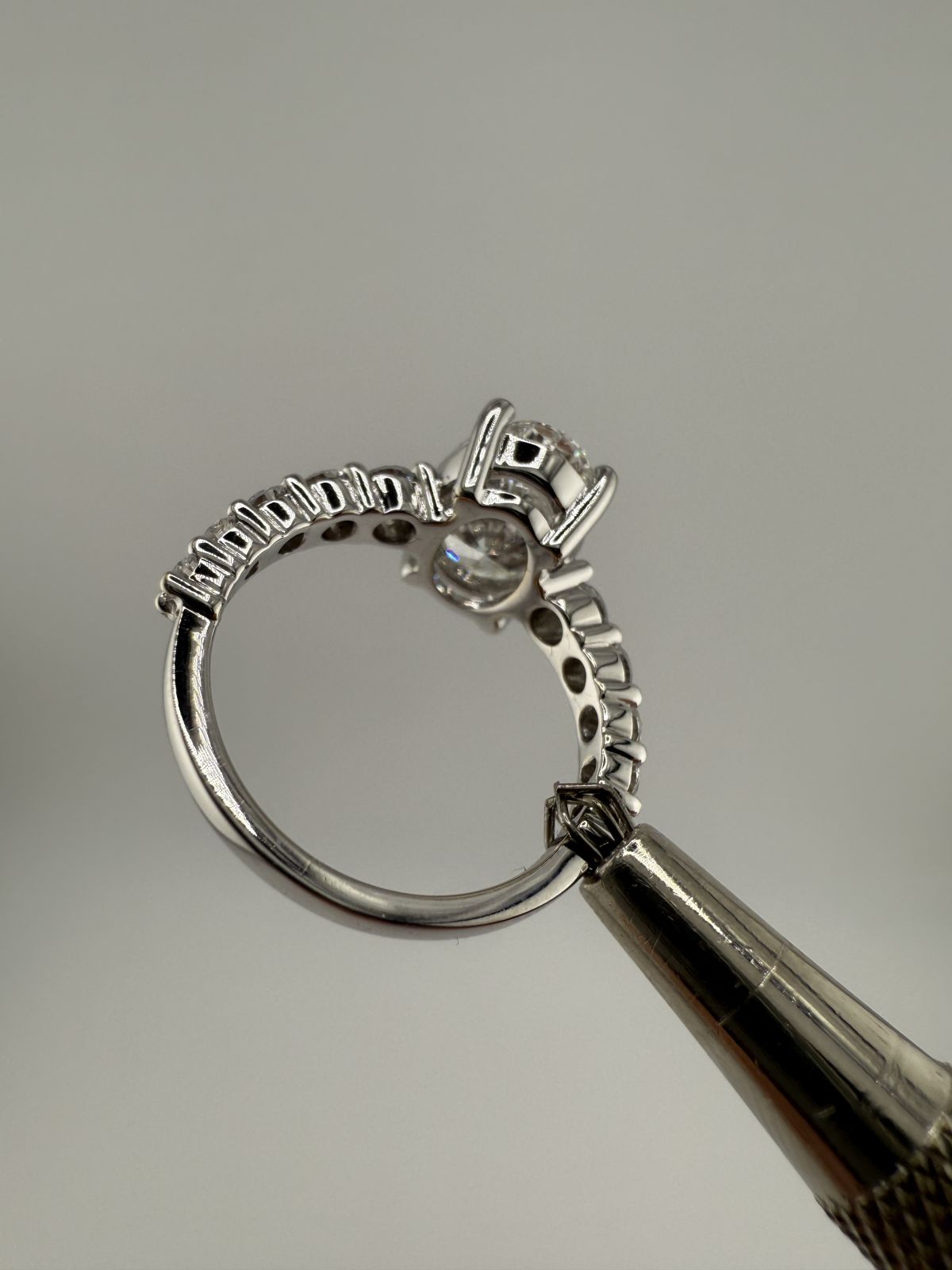 Pierścionek Grand Oval Pave