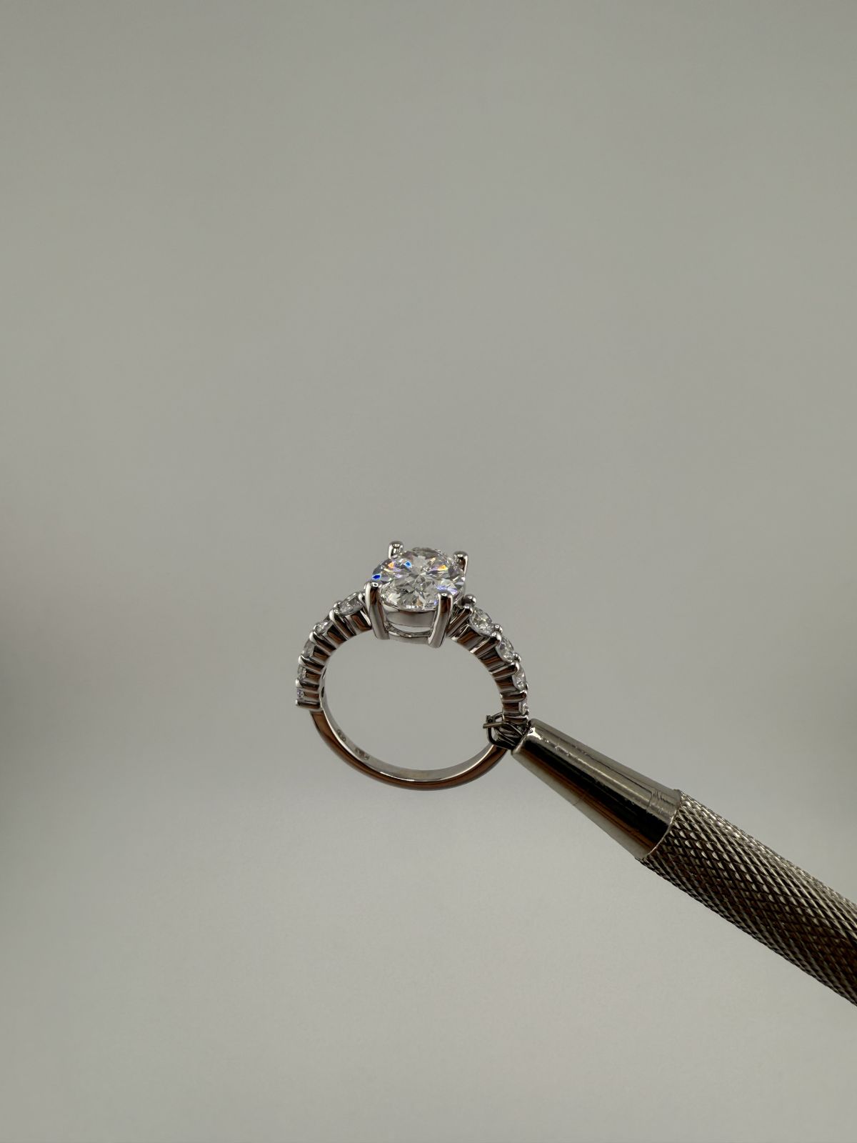 Pierścionek Grand Oval Pave