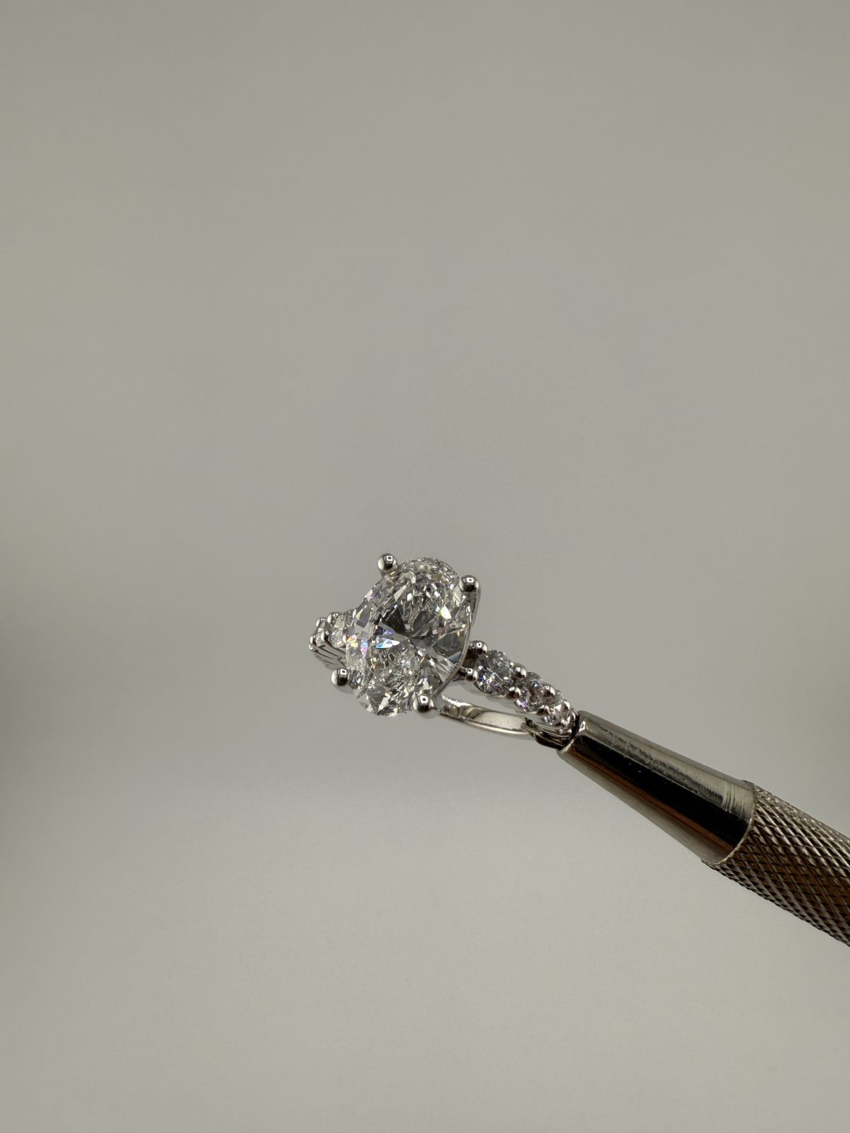 Pierścionek Grand Oval Pave