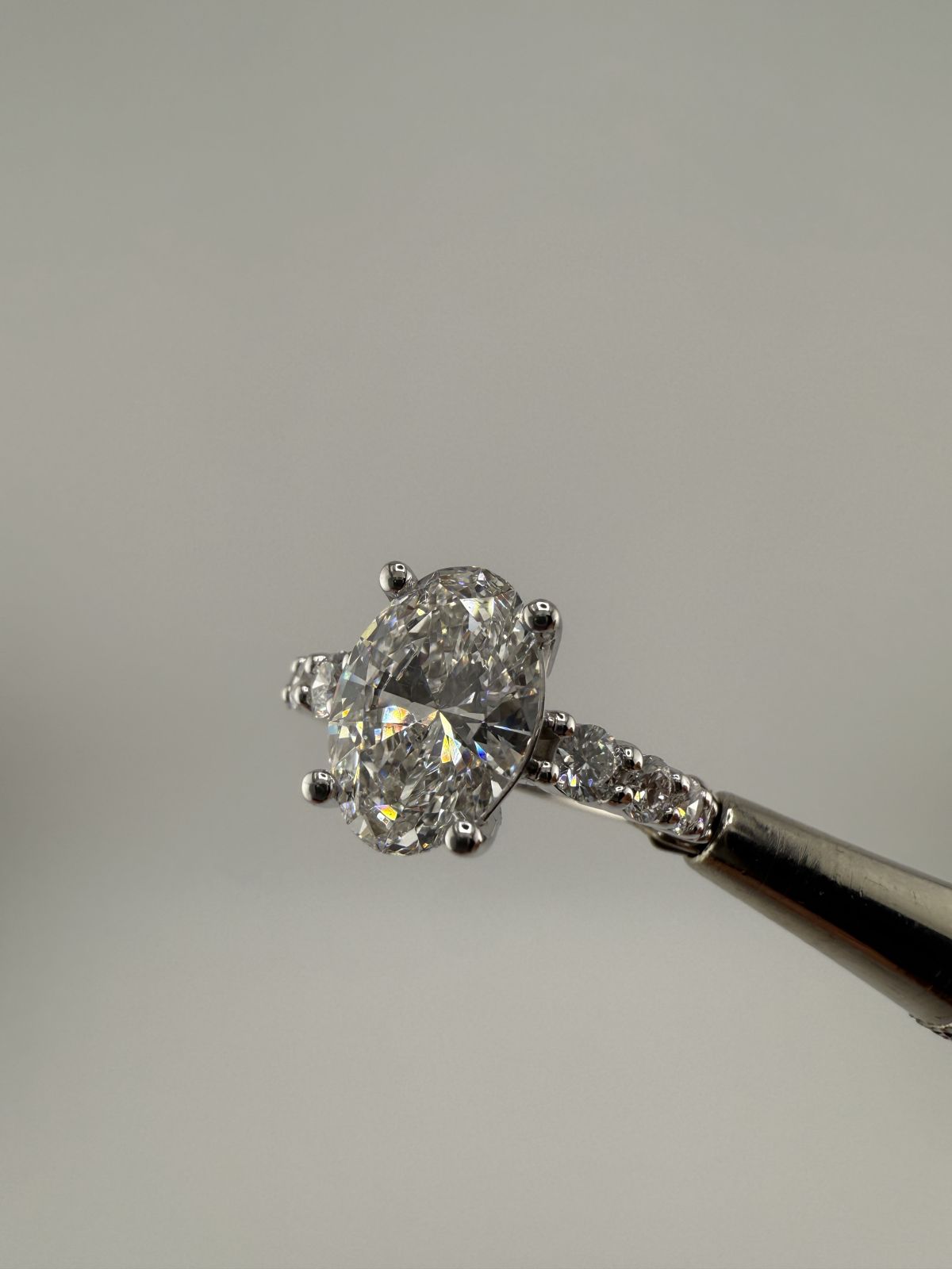 Pierścionek Grand Oval Pave