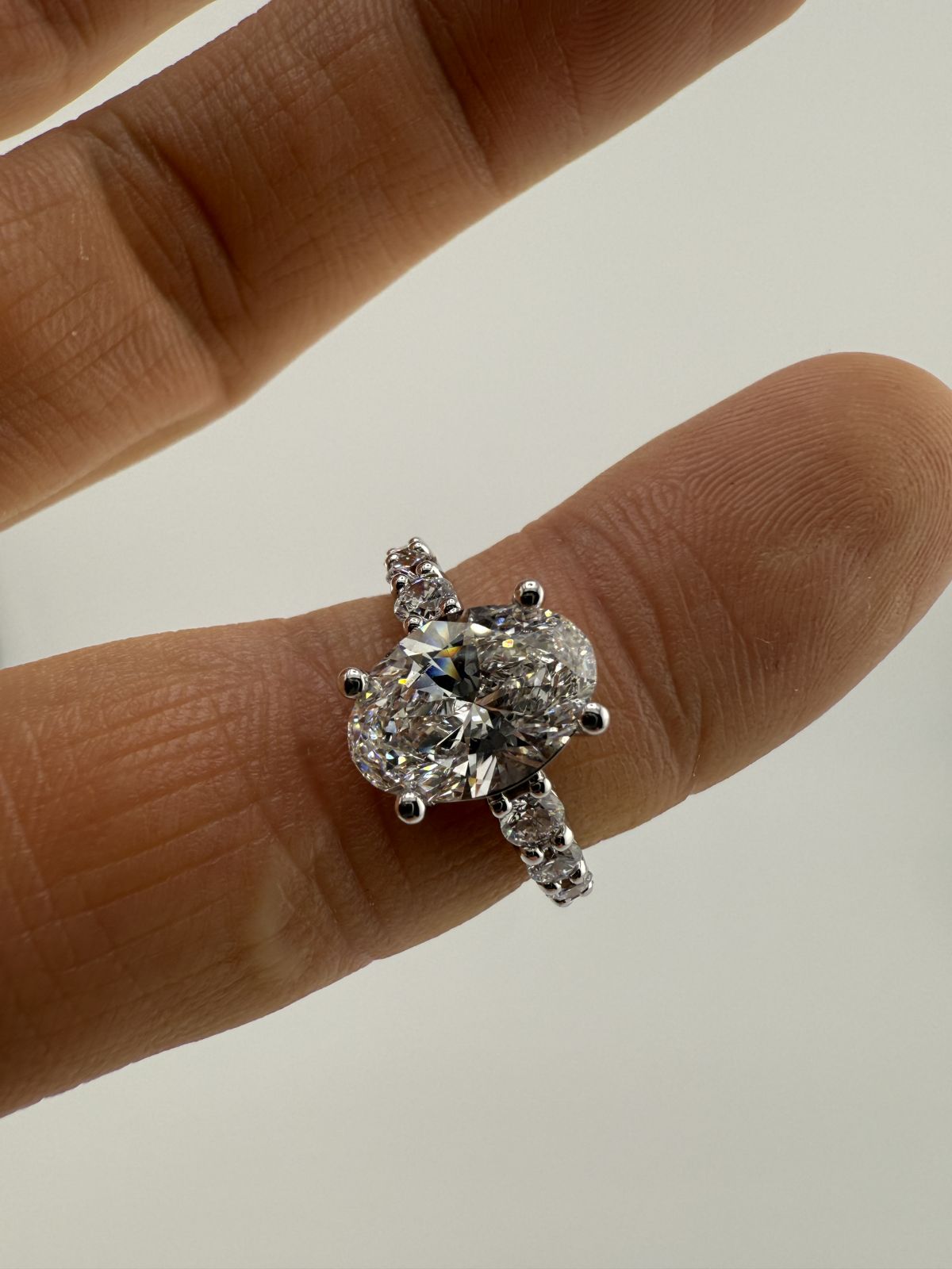 Pierścionek Grand Oval Pave