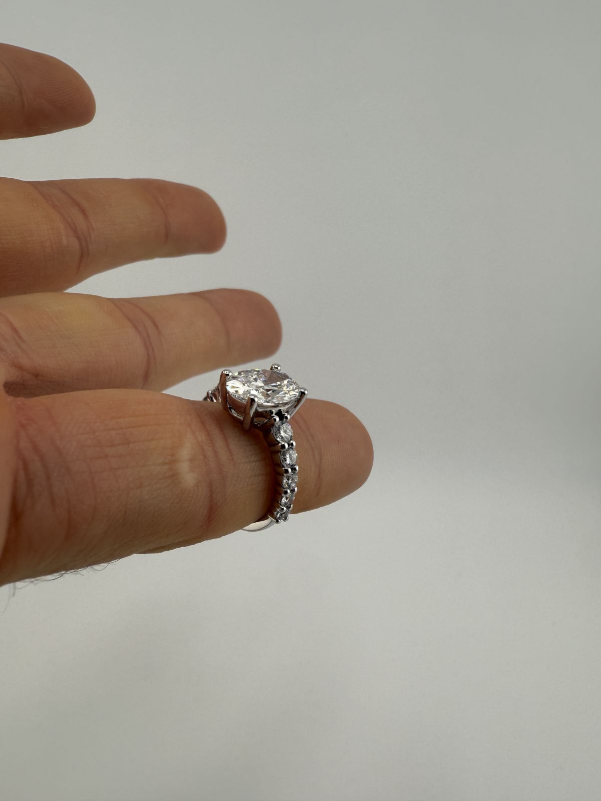 Pierścionek Grand Oval Pave