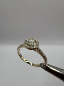 Pierścionek Halo Ring — Złoto24