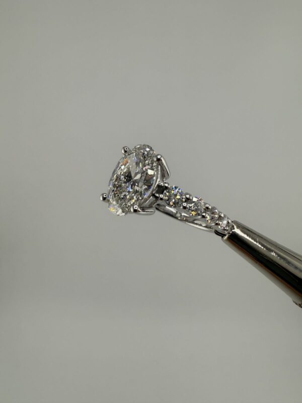 Pierścionek Grand Oval Pave — Złoto24